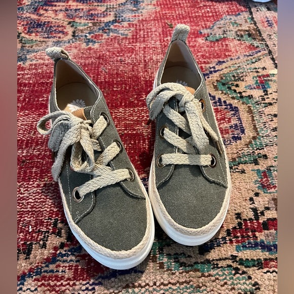 Yellow box Holland sneakers in olive - Picture 9 of 9